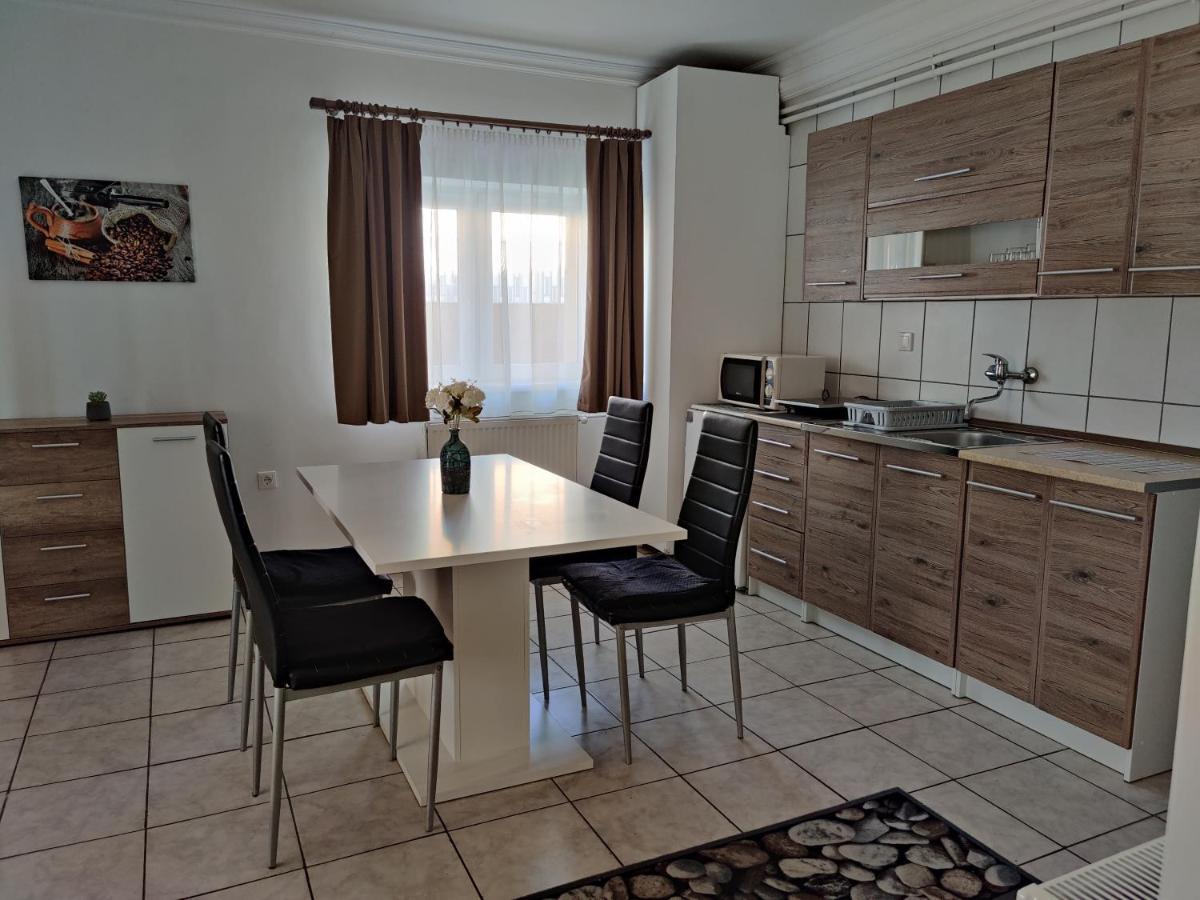 Katalin Apartmanhaz Мишкольц Экстерьер фото