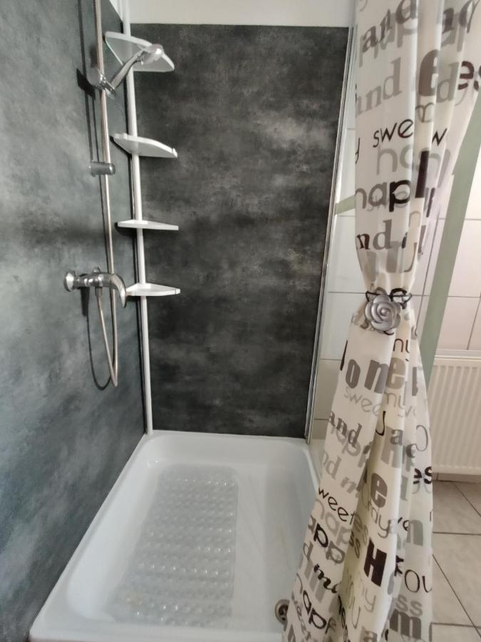 Katalin Apartmanhaz Мишкольц Экстерьер фото